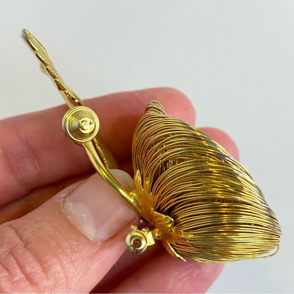 Vintage Jeanne Brooch Floral Signed Gold Tone Wire Flower Faux Pearl Center 3.25
